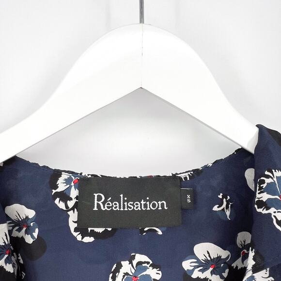 Réalisation Par Cher Pansy Wrap Top Women’s XS Navy Floral Silk Ruffle - Picture 3 of 5
